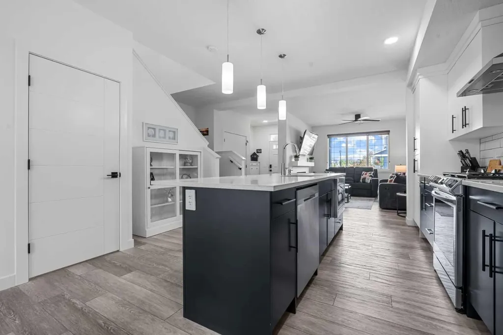 37 Legacy Glen Point SE Calgary AB T2X 4T2