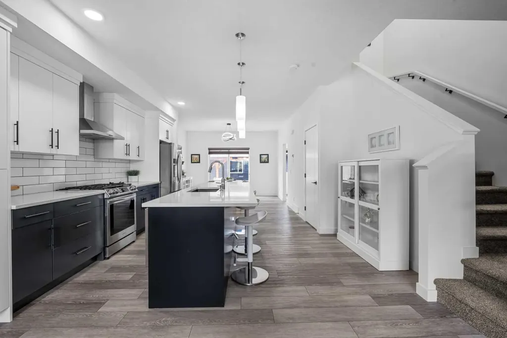 37 Legacy Glen Point SE Calgary AB T2X 4T2