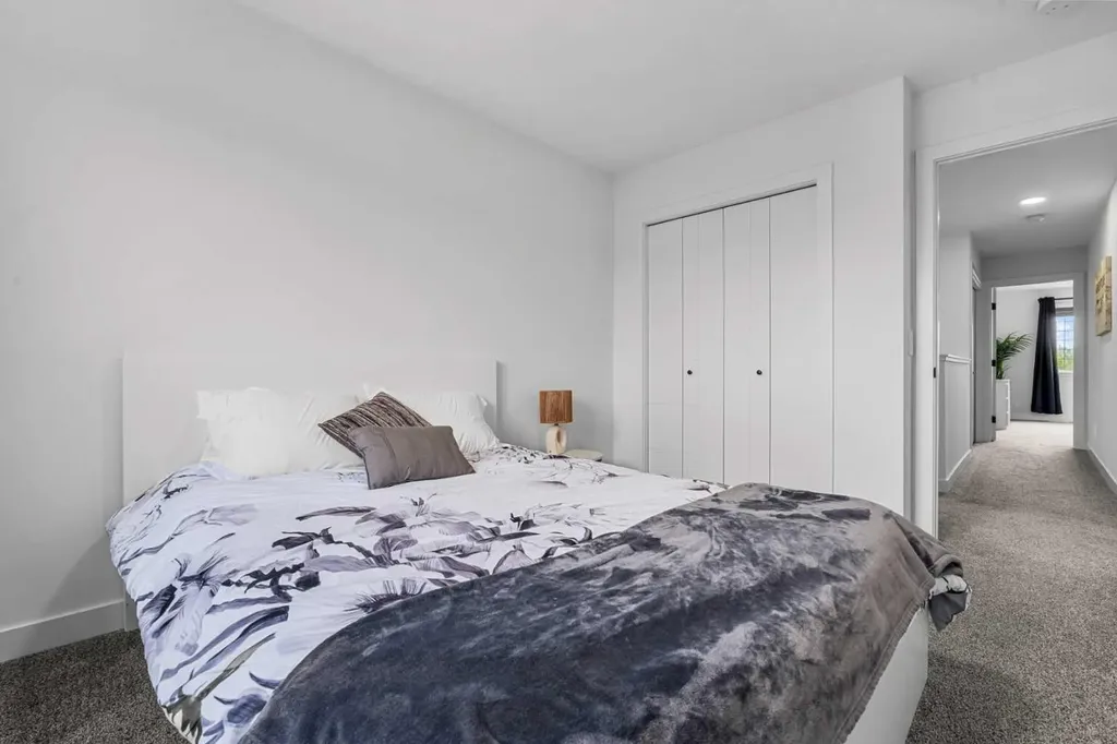 37 Legacy Glen Point SE Calgary AB T2X 4T2