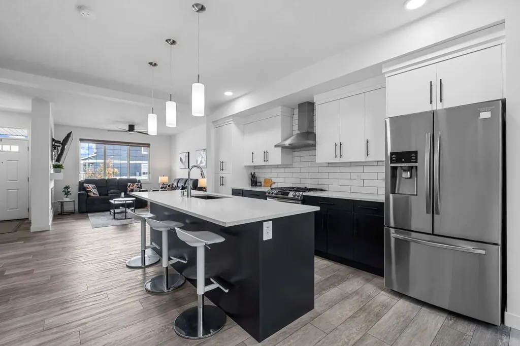 37 Legacy Glen Point SE Calgary AB T2X 4T2