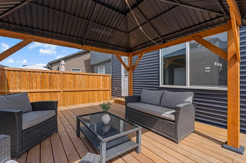 37 Legacy Glen Point SE Calgary AB T2X 4T2