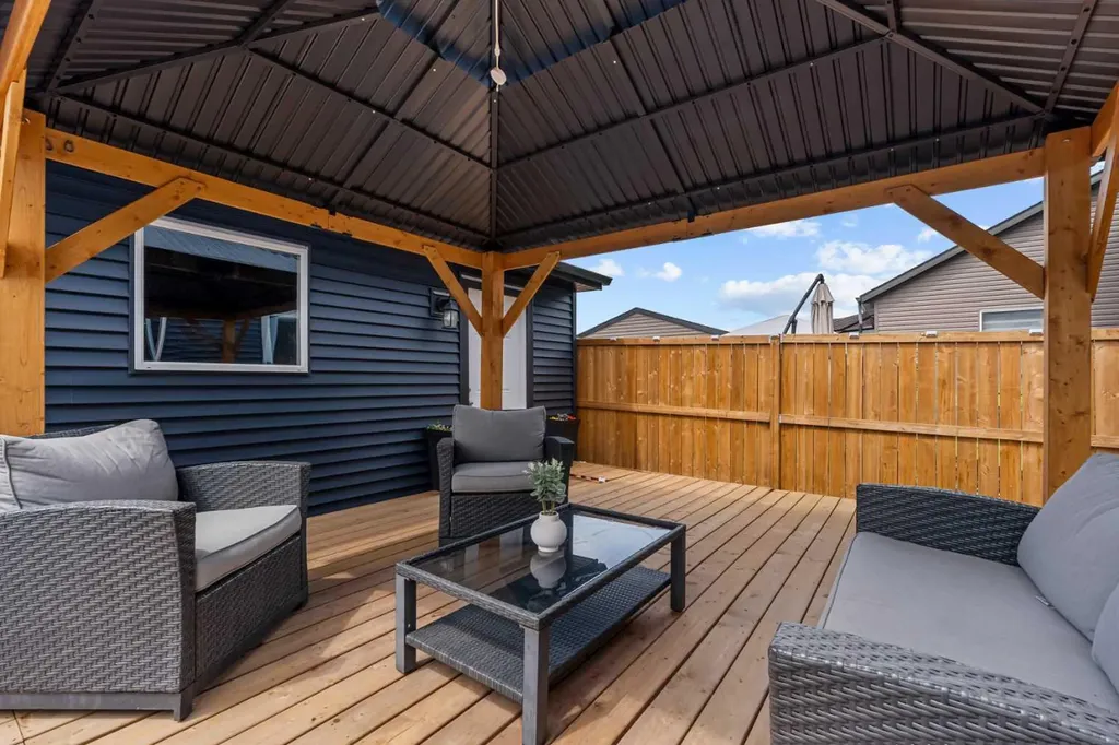 37 Legacy Glen Point SE Calgary AB T2X 4T2