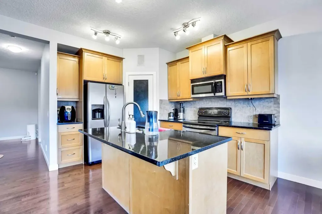 1728 Luxstone Drive SW Airdrie AB T4B 0H4