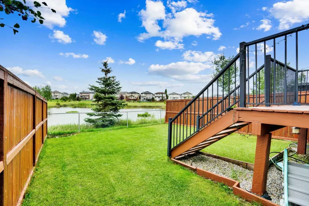 1728 Luxstone Drive SW Airdrie AB T4B 0H4