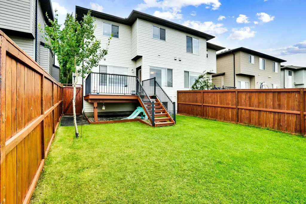 1728 Luxstone Drive SW Airdrie AB T4B 0H4