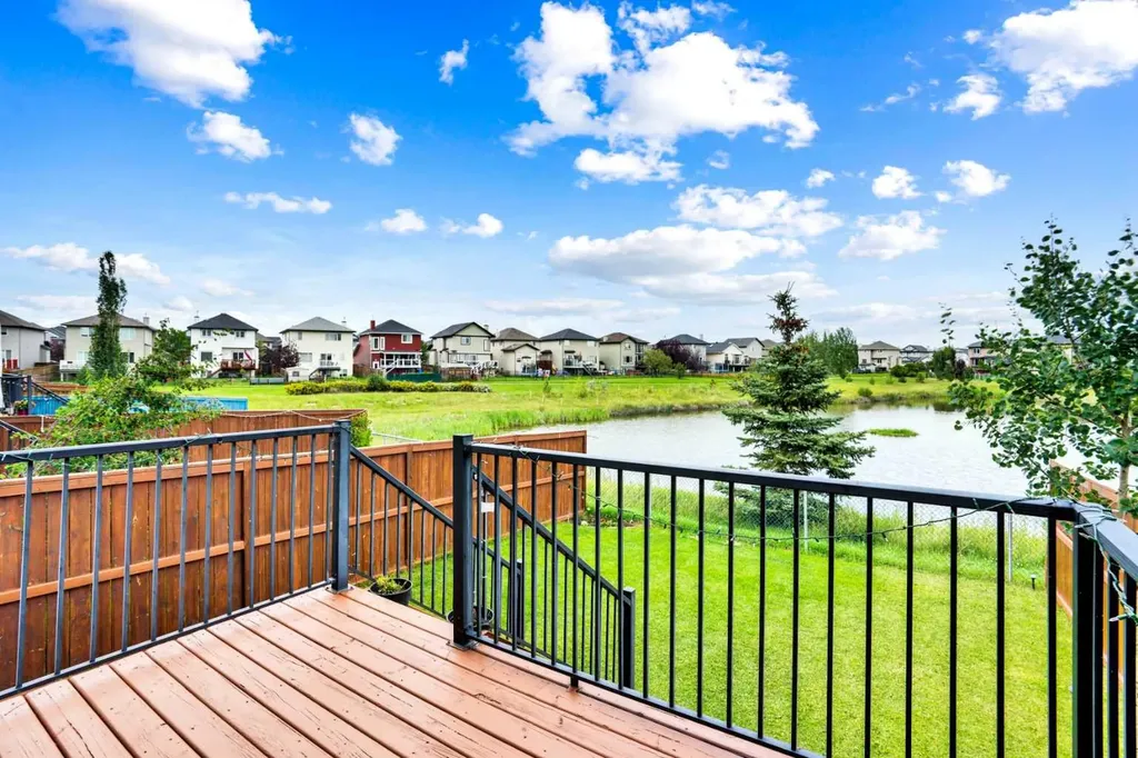 1728 Luxstone Drive SW Airdrie AB T4B 0H4
