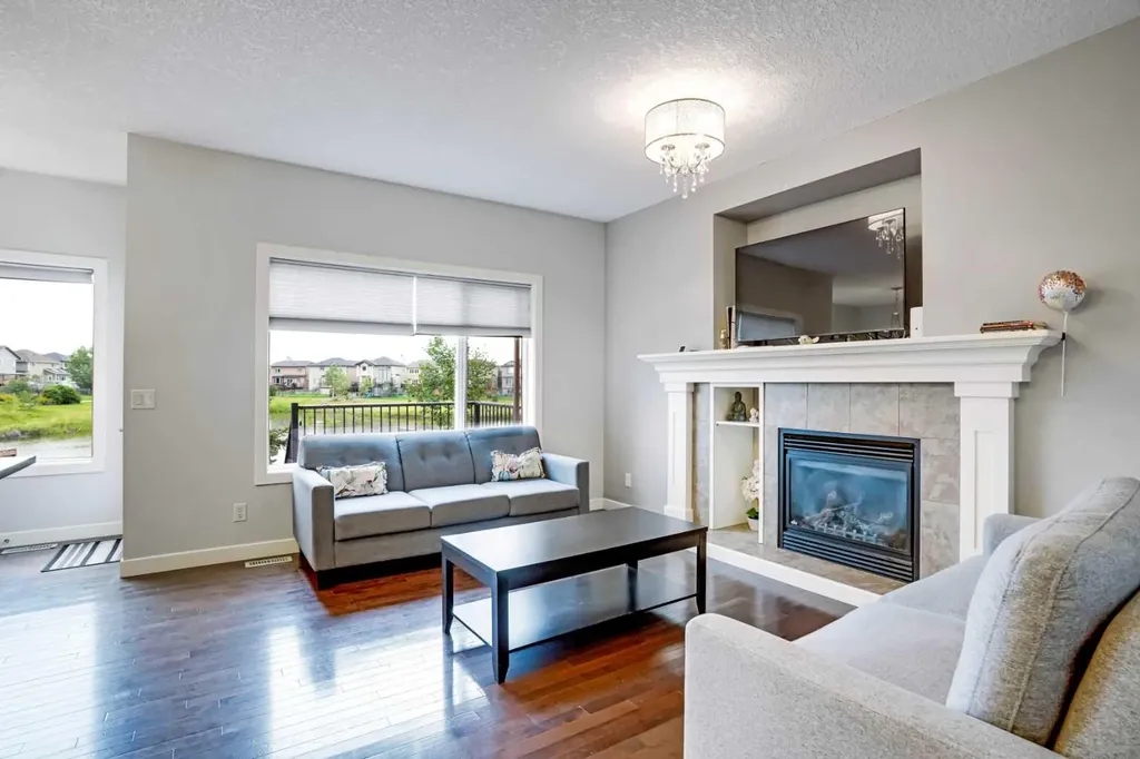 1728 Luxstone Drive SW Airdrie AB T4B 0H4