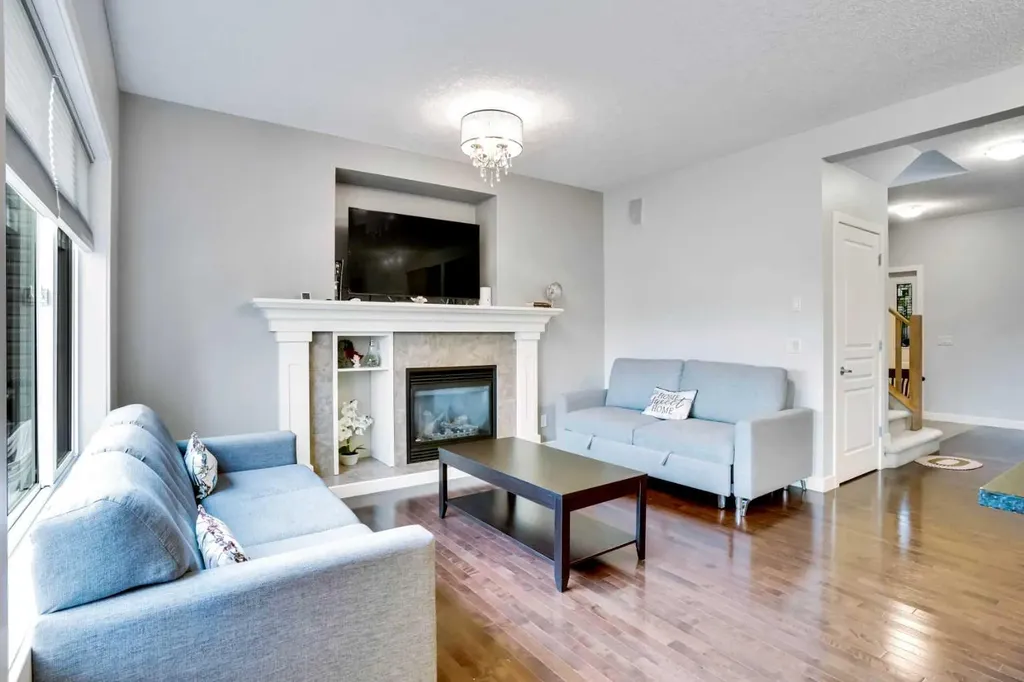 1728 Luxstone Drive SW Airdrie AB T4B 0H4