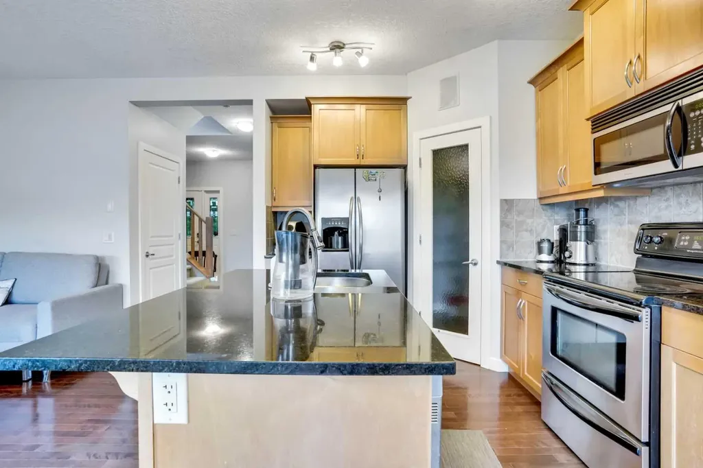 1728 Luxstone Drive SW Airdrie AB T4B 0H4