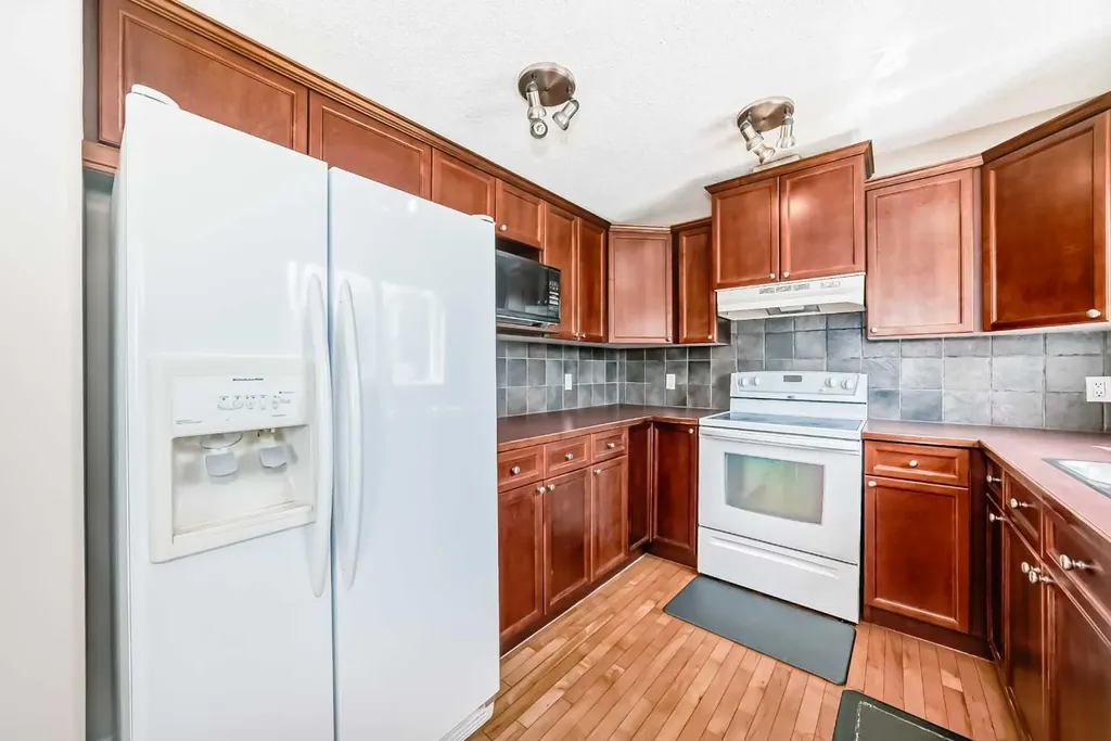 95 Rockledge Terrace NW Calgary AB T3G 5R9