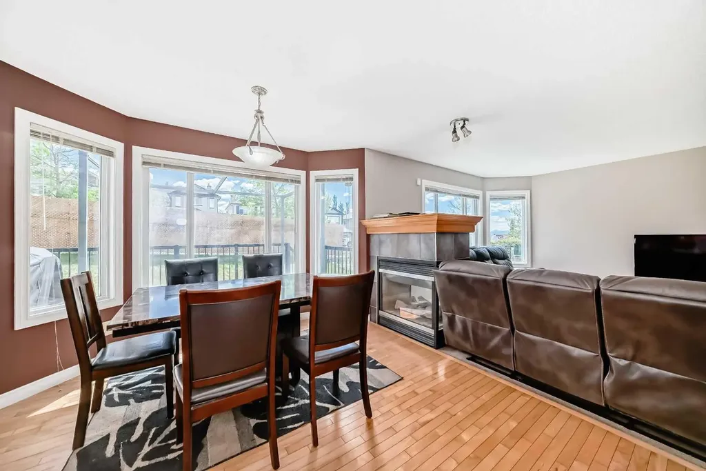95 Rockledge Terrace NW Calgary AB T3G 5R9