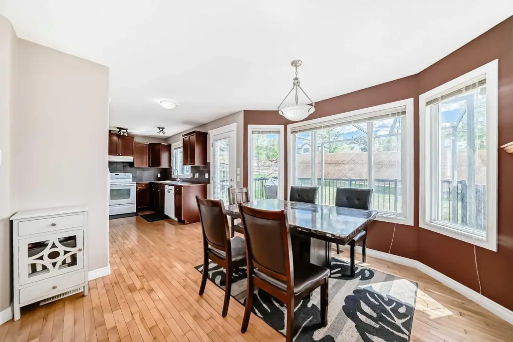 95 Rockledge Terrace NW Calgary AB T3G 5R9