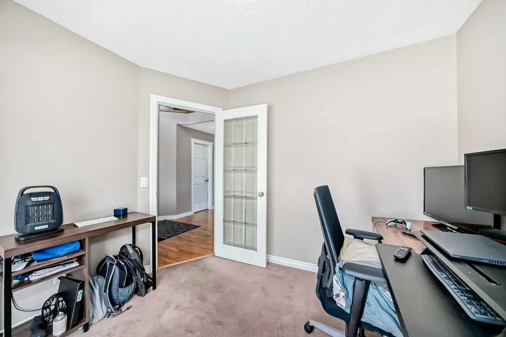 95 Rockledge Terrace NW Calgary AB T3G 5R9