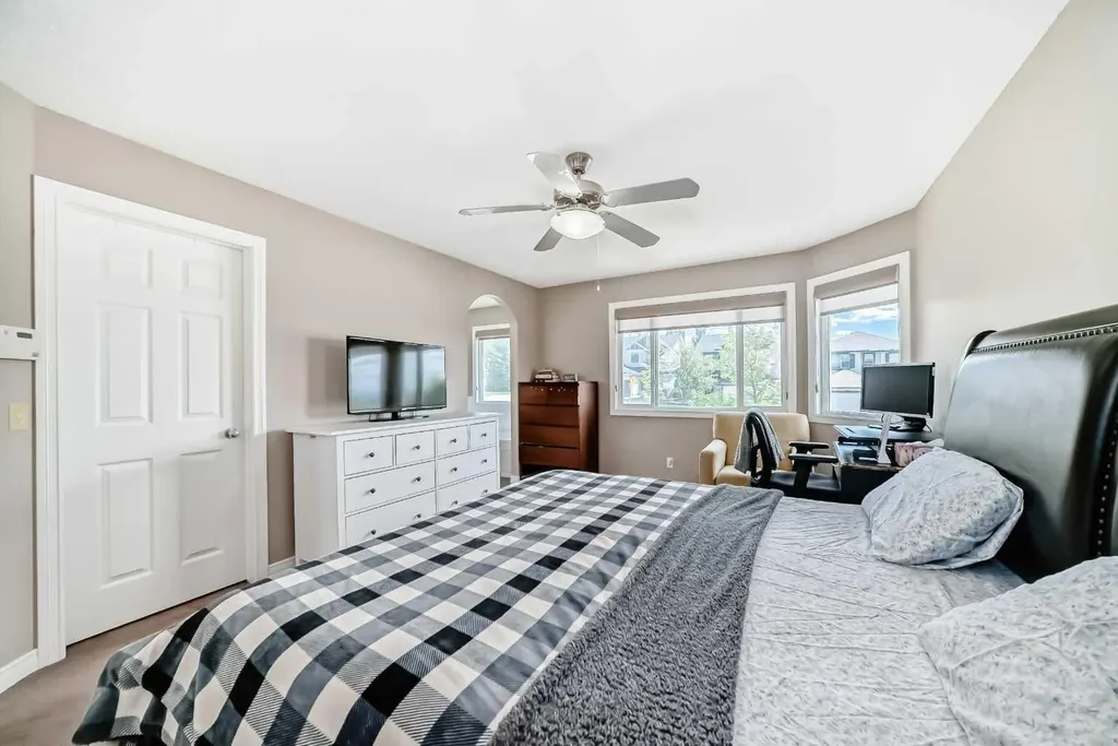 95 Rockledge Terrace NW Calgary AB T3G 5R9