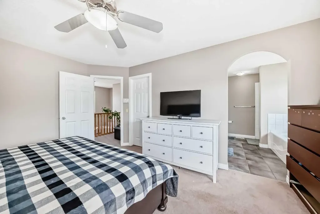 95 Rockledge Terrace NW Calgary AB T3G 5R9