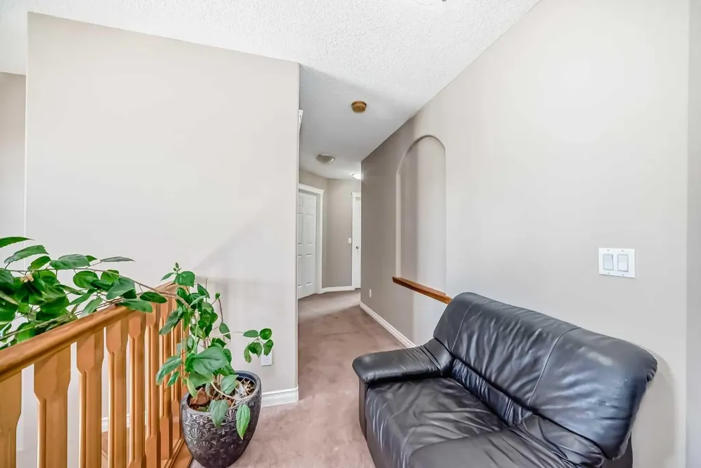 95 Rockledge Terrace NW Calgary AB T3G 5R9