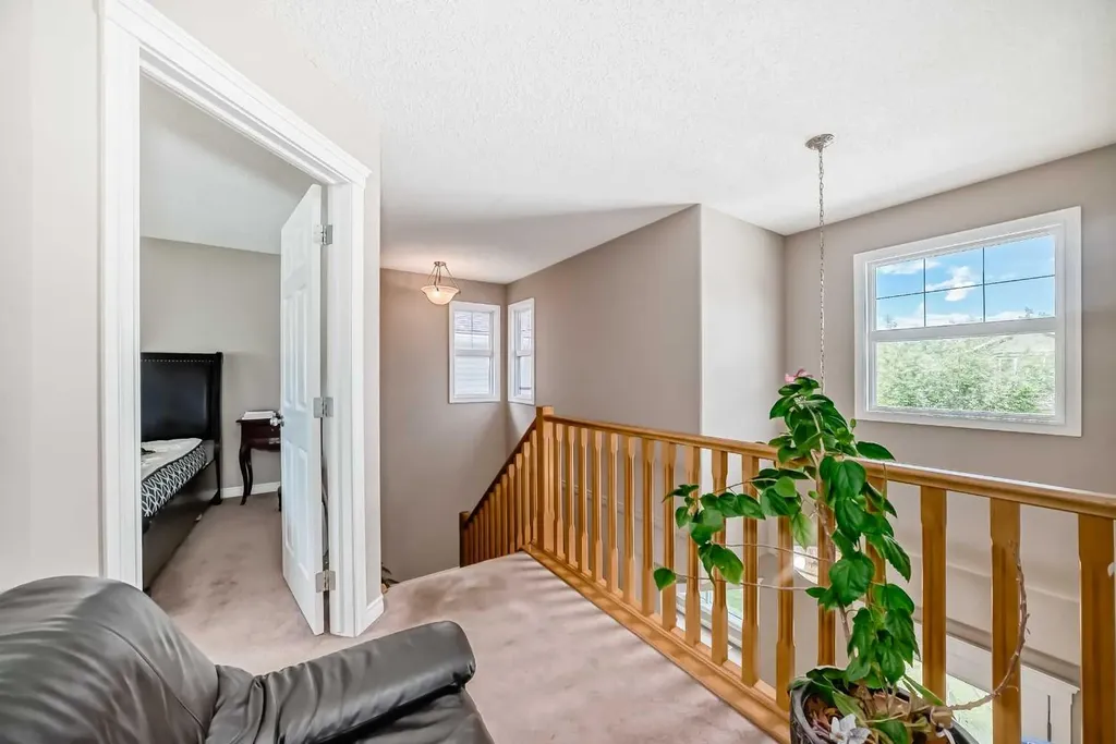 95 Rockledge Terrace NW Calgary AB T3G 5R9