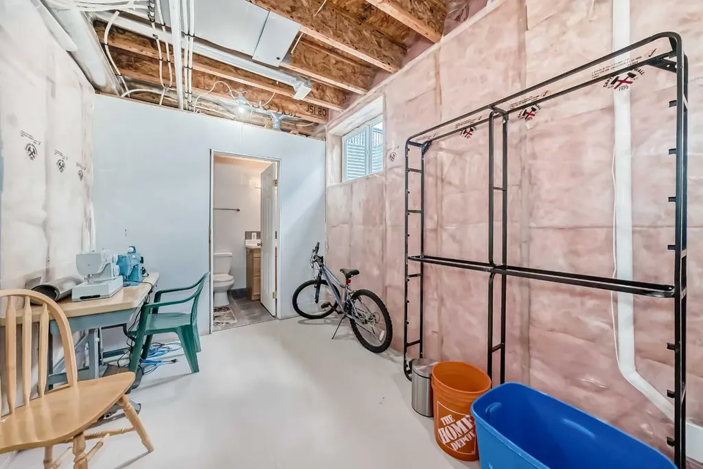 95 Rockledge Terrace NW Calgary AB T3G 5R9