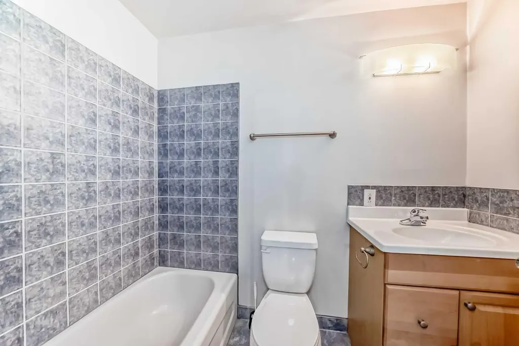 95 Rockledge Terrace NW Calgary AB T3G 5R9