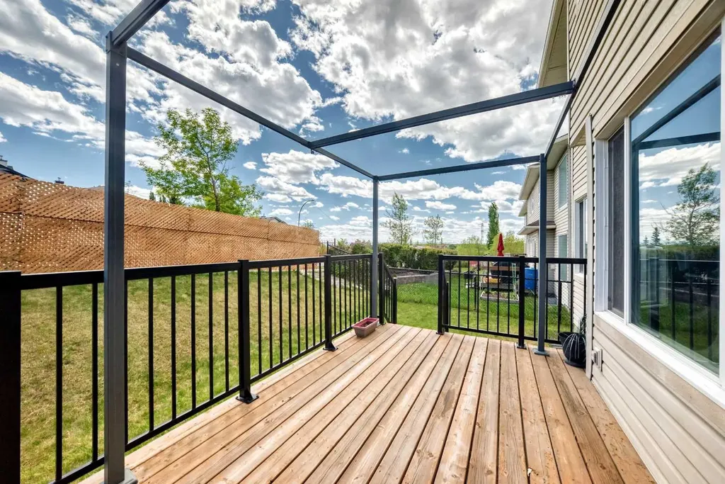 95 Rockledge Terrace NW Calgary AB T3G 5R9