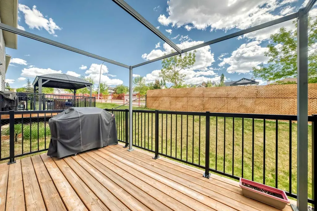 95 Rockledge Terrace NW Calgary AB T3G 5R9