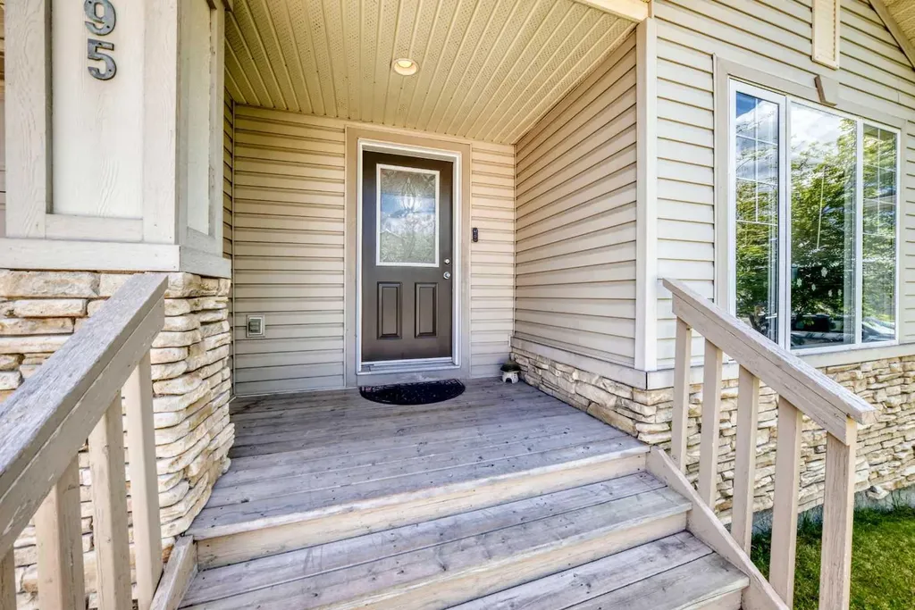 95 Rockledge Terrace NW Calgary AB T3G 5R9