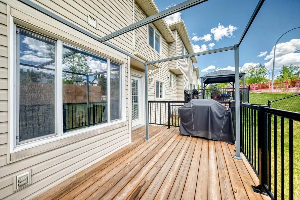 95 Rockledge Terrace NW Calgary AB T3G 5R9
