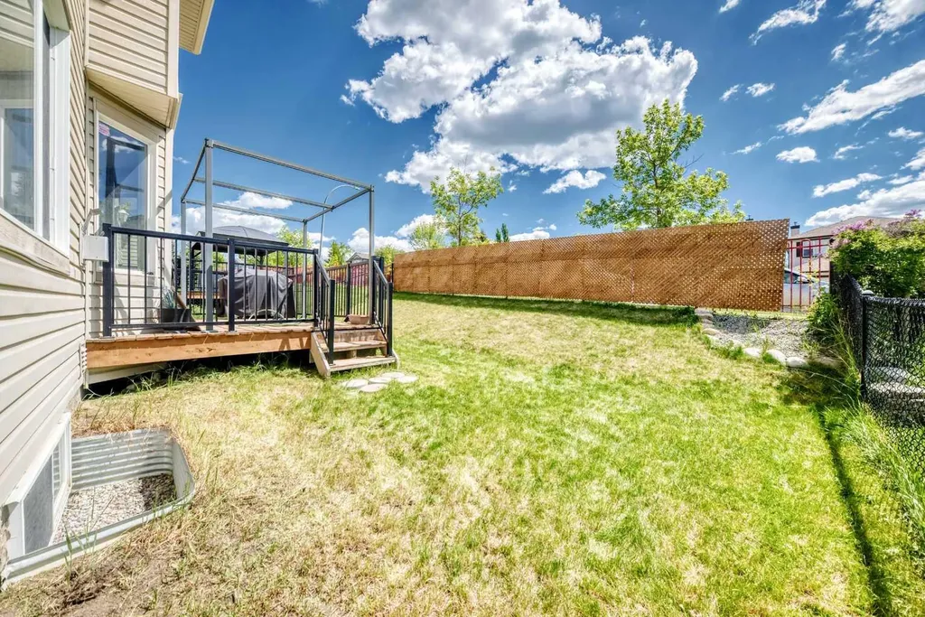 95 Rockledge Terrace NW Calgary AB T3G 5R9