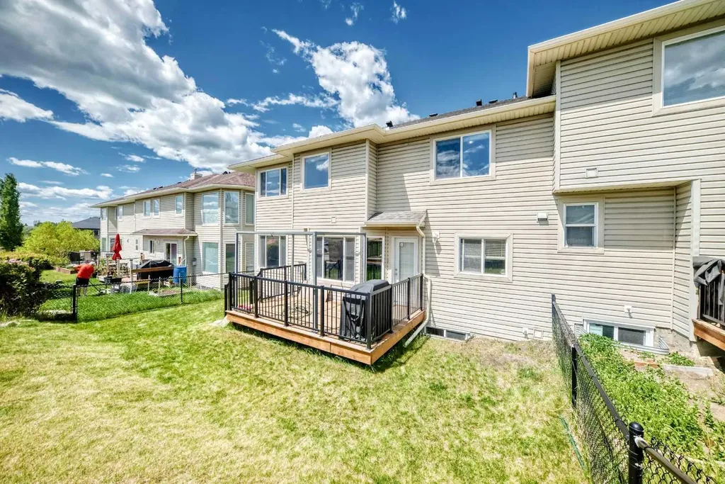 95 Rockledge Terrace NW Calgary AB T3G 5R9