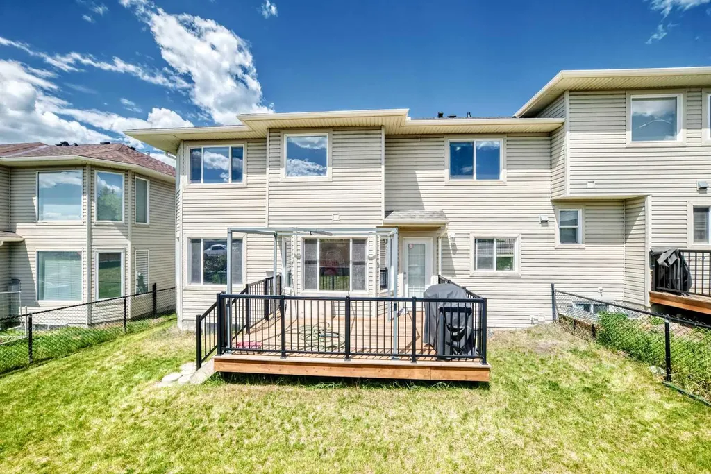 95 Rockledge Terrace NW Calgary AB T3G 5R9