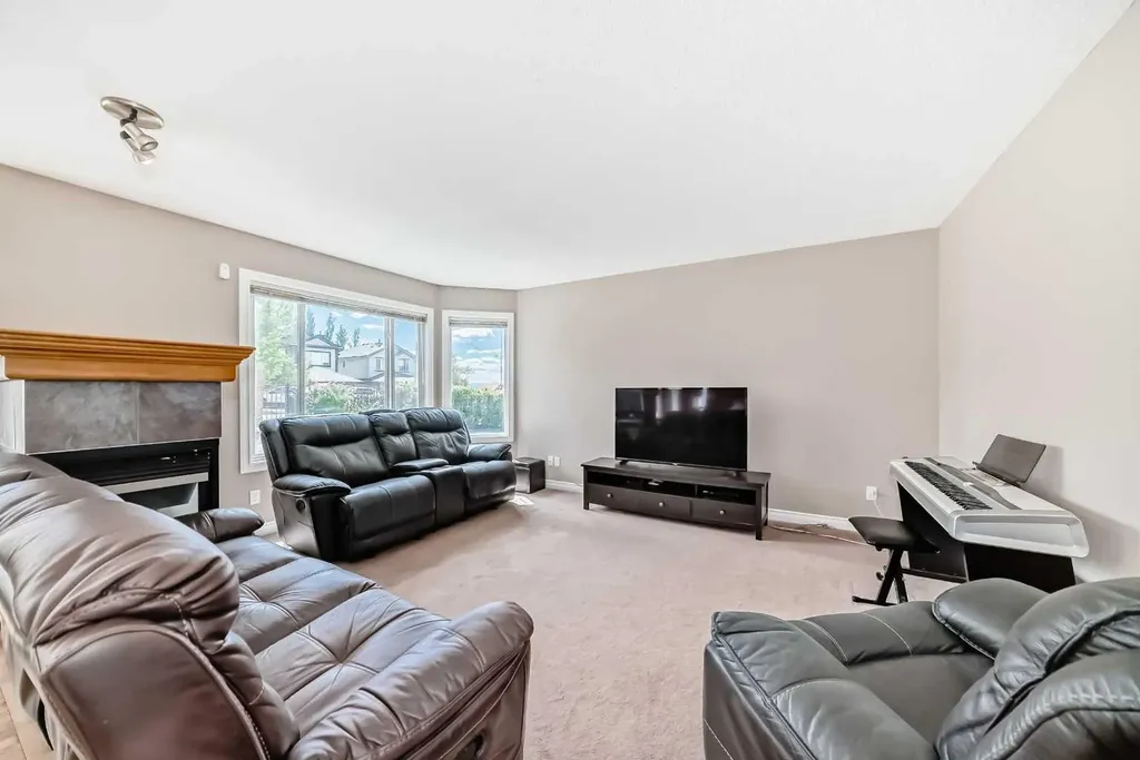 95 Rockledge Terrace NW Calgary AB T3G 5R9