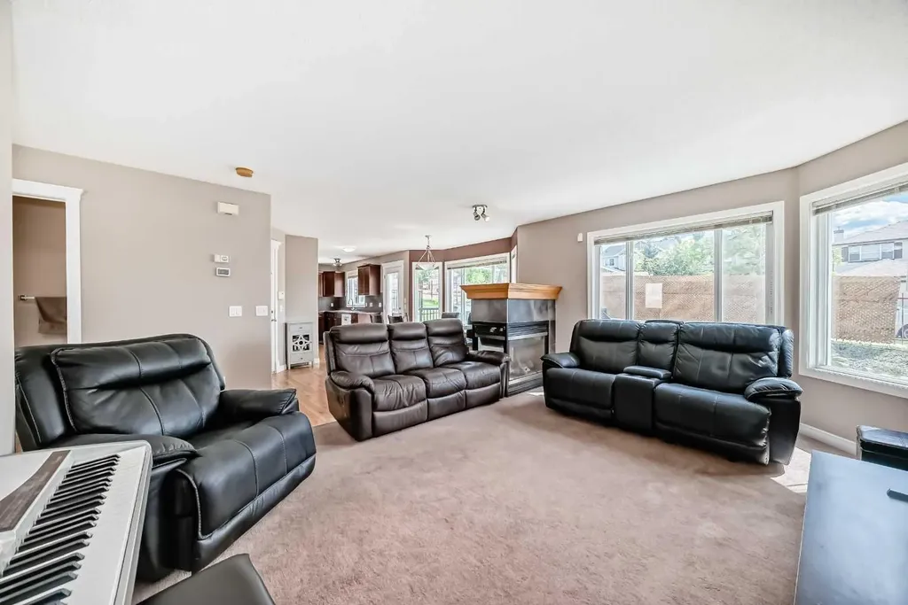 95 Rockledge Terrace NW Calgary AB T3G 5R9