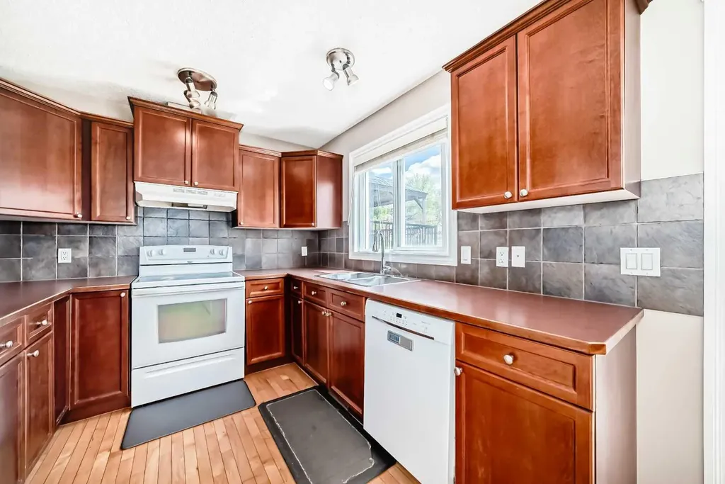 95 Rockledge Terrace NW Calgary AB T3G 5R9