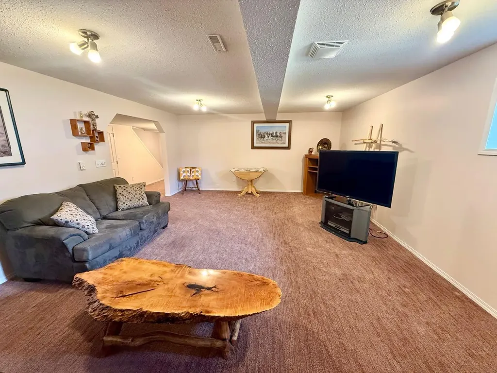 408 Freeman Way NW High River AB T1V 1R2