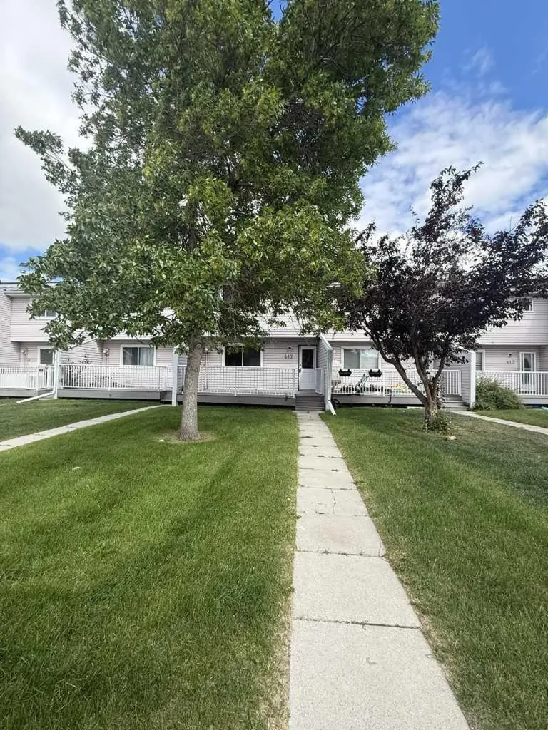 417 40 Street NE Calgary AB T2A 6S1