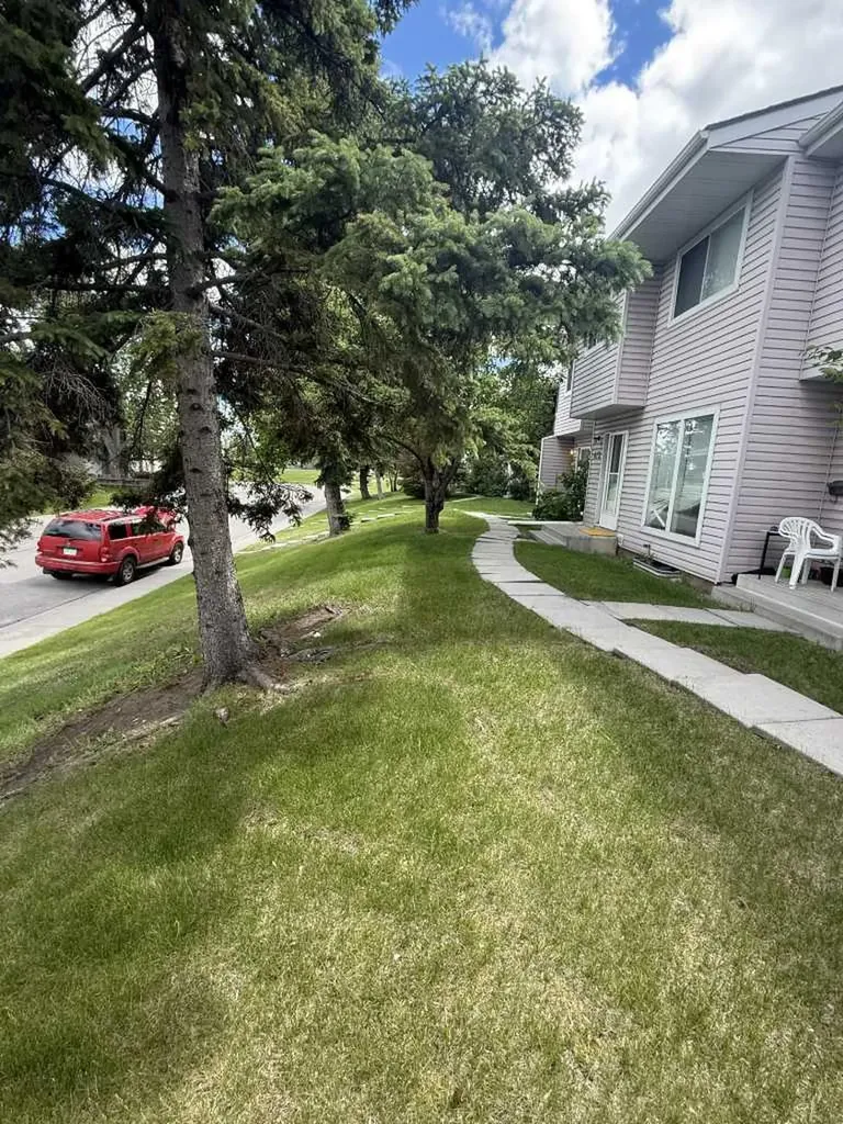 417 40 Street NE Calgary AB T2A 6S1