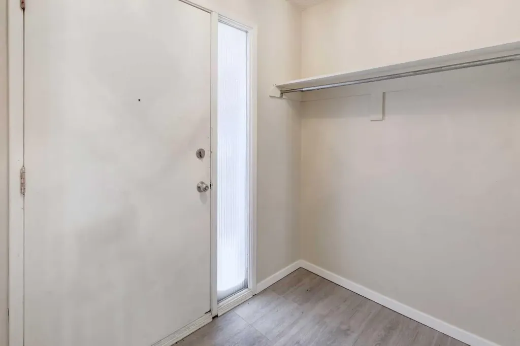 417 40 Street NE Calgary AB T2A 6S1