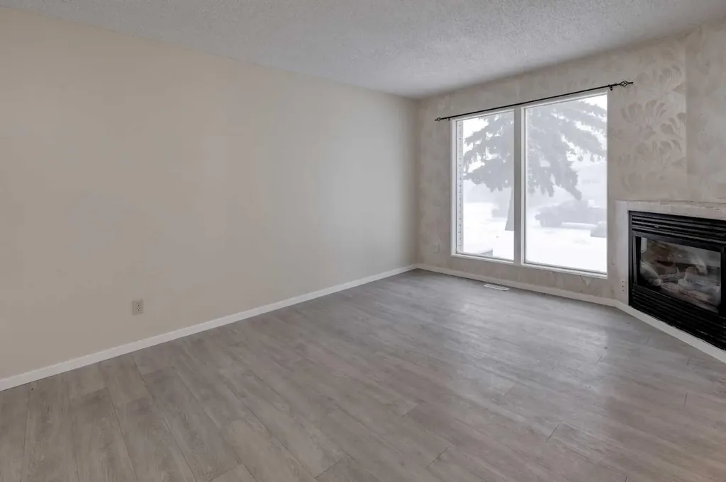 417 40 Street NE Calgary AB T2A 6S1