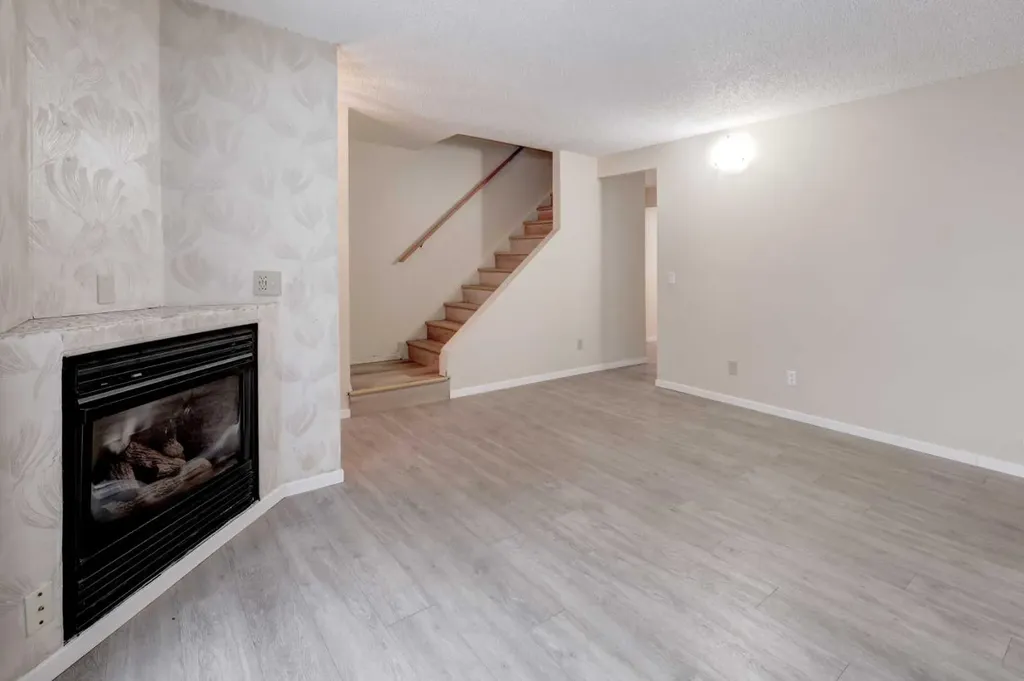 417 40 Street NE Calgary AB T2A 6S1