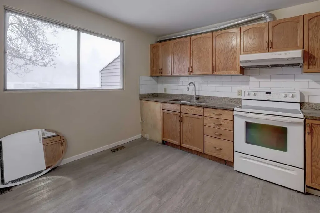 417 40 Street NE Calgary AB T2A 6S1