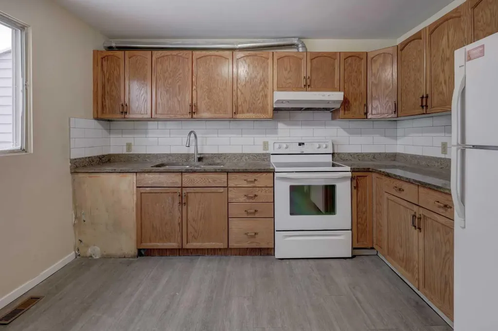 417 40 Street NE Calgary AB T2A 6S1