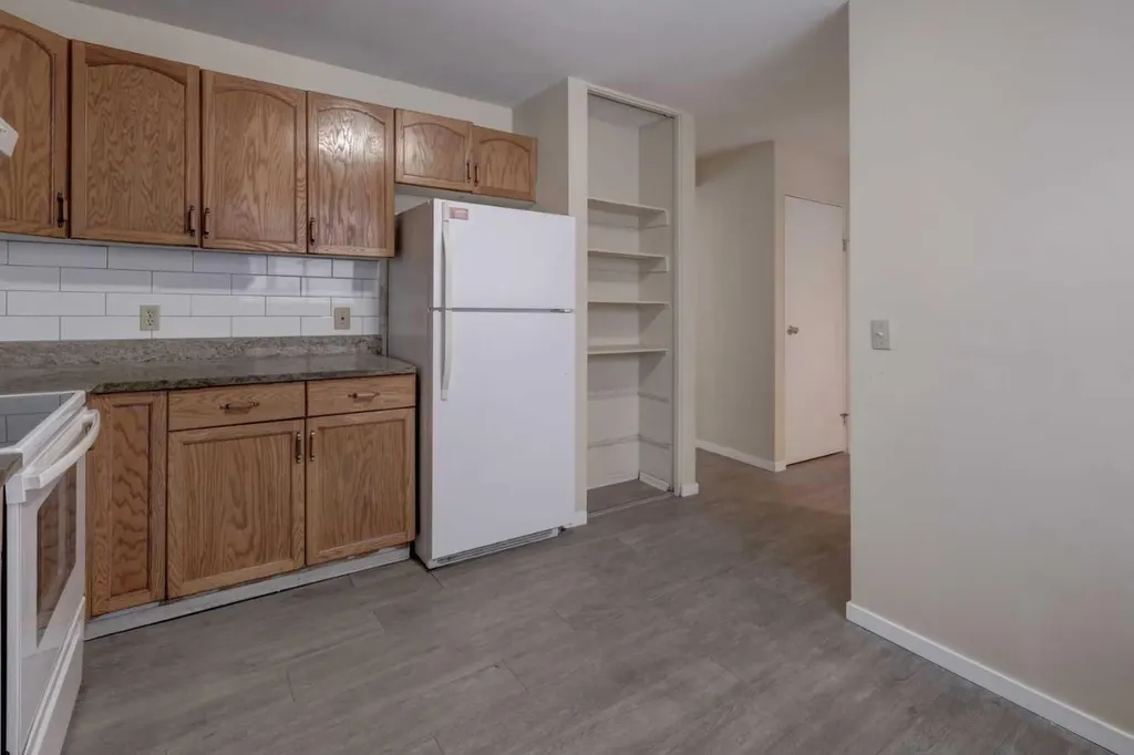 417 40 Street NE Calgary AB T2A 6S1
