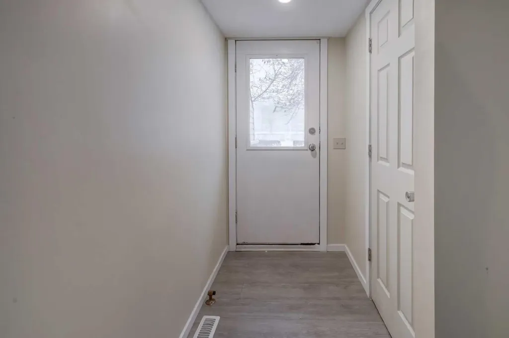 417 40 Street NE Calgary AB T2A 6S1
