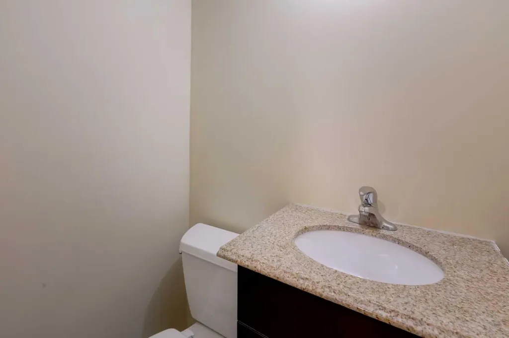 417 40 Street NE Calgary AB T2A 6S1