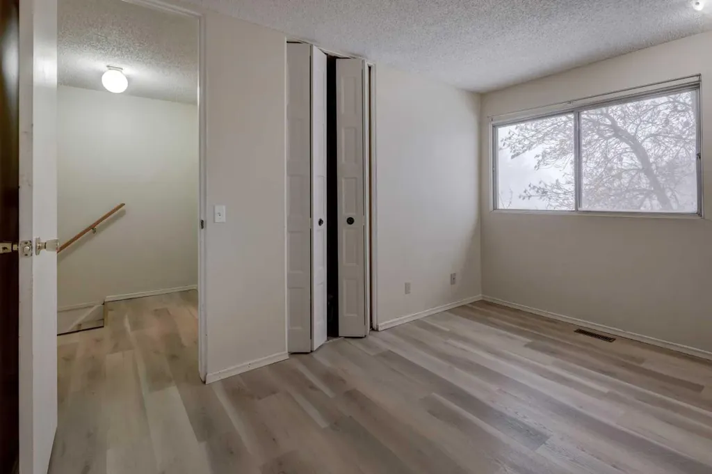 417 40 Street NE Calgary AB T2A 6S1