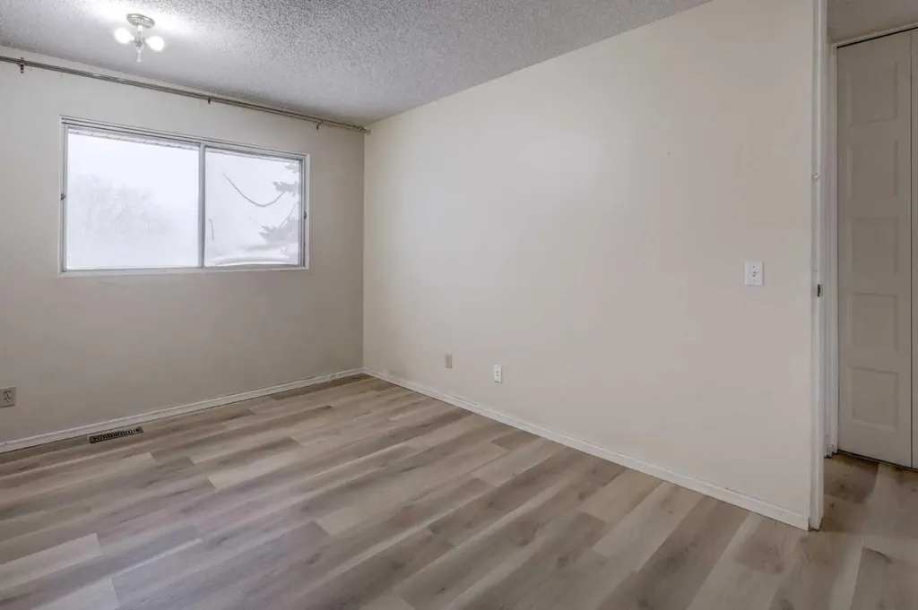 417 40 Street NE Calgary AB T2A 6S1