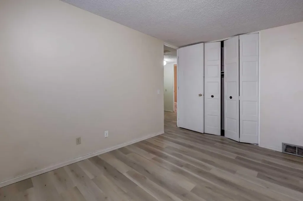 417 40 Street NE Calgary AB T2A 6S1