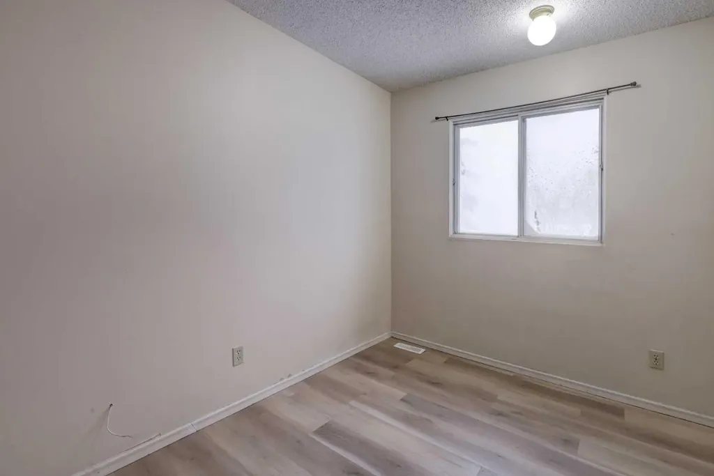 417 40 Street NE Calgary AB T2A 6S1