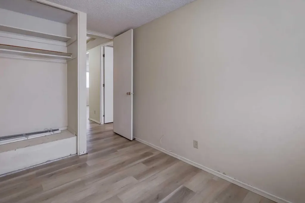 417 40 Street NE Calgary AB T2A 6S1