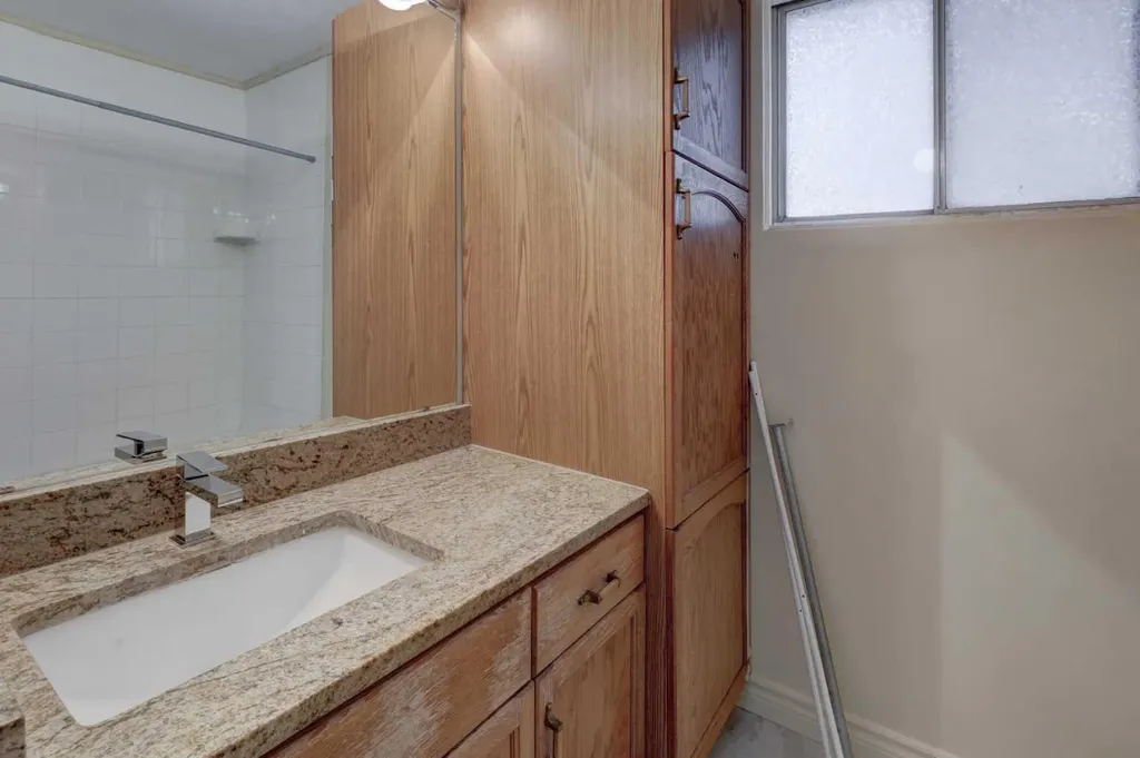 417 40 Street NE Calgary AB T2A 6S1